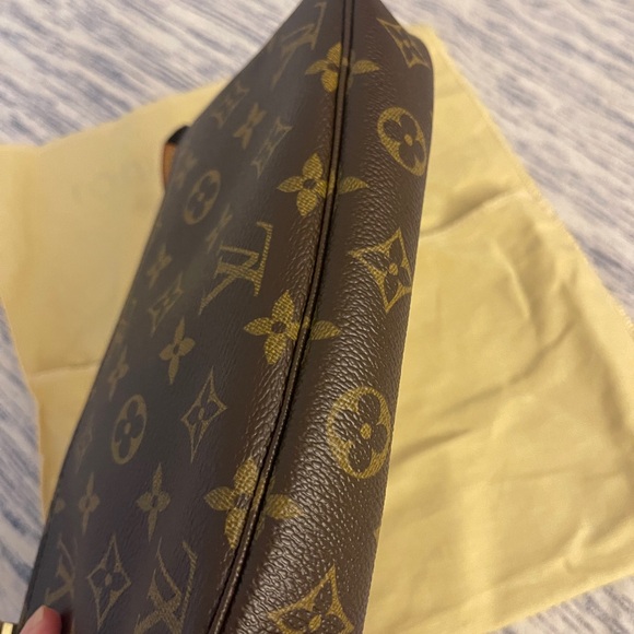 Louis Vuitton Pochette - Picture 6 of 11